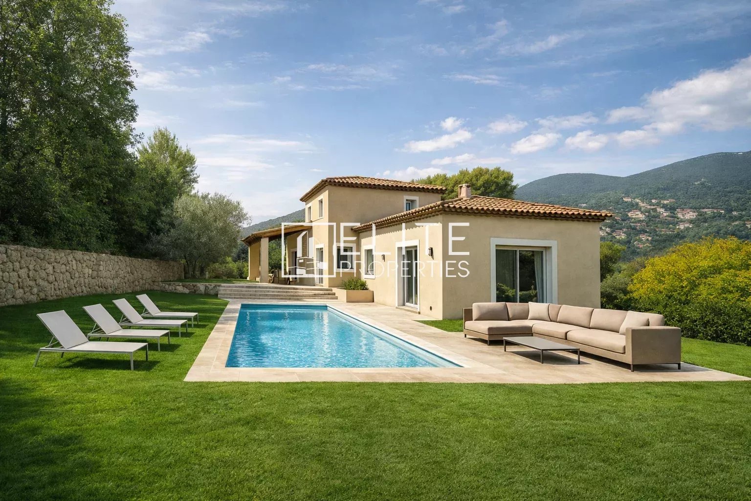Mason's villa with swimming pool in Grasse, overlooking garden and mountains.
