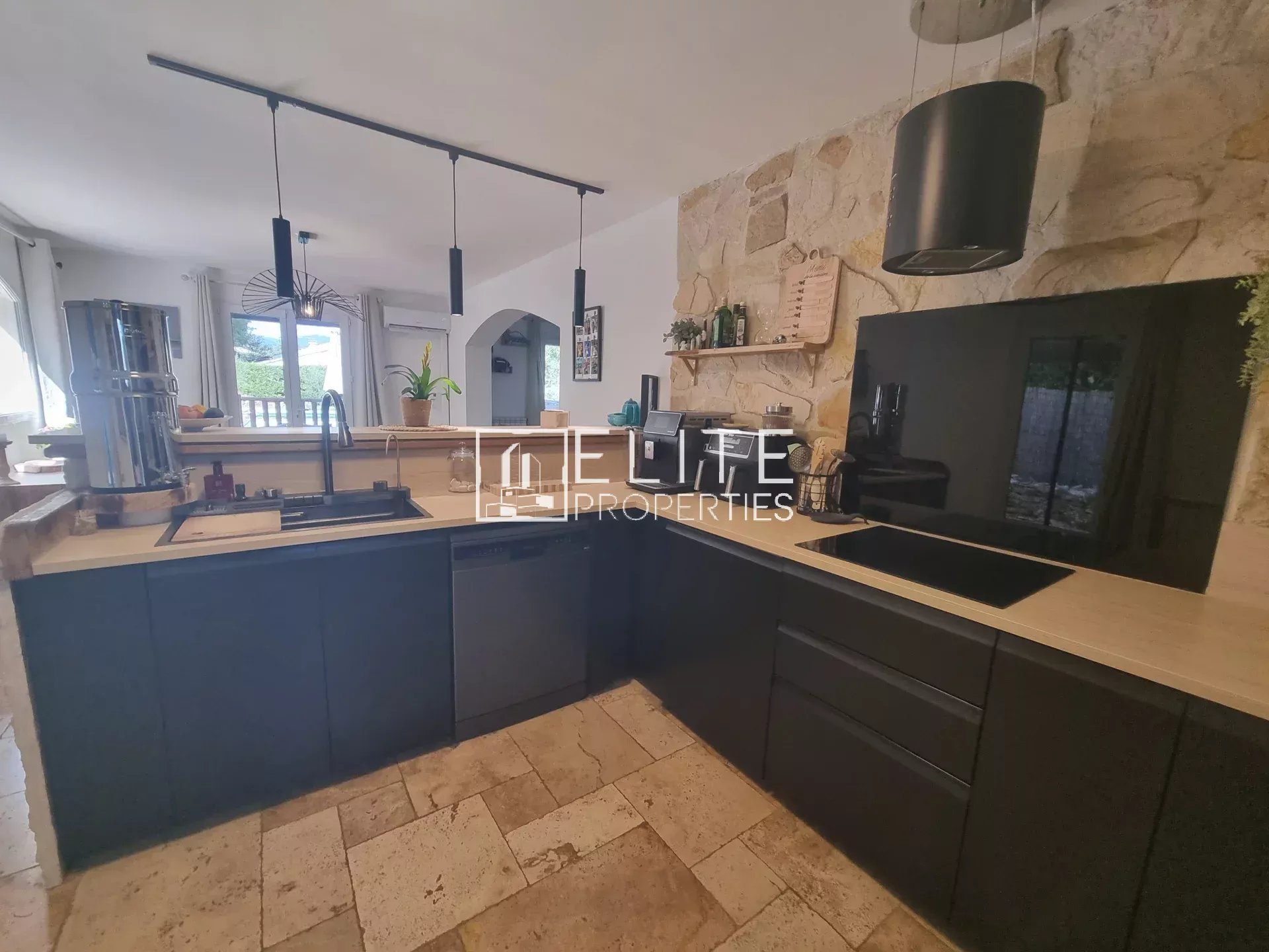Villa kitchen in Fayence Modern kitchen with stone worktops and integrated appliances in a villa in Fayence.