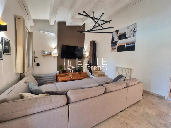 Interior of a villa in Fayence with a spacious and modern living room.