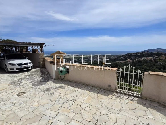 Terrasse avec vue sur la mer et piscine, maison à Mandelieu-la-Napoule