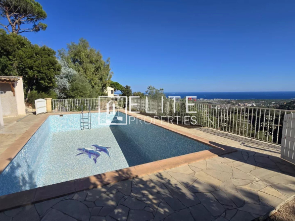 Swimming pool with panoramic sea views in Mandelieu-la-Napoule.