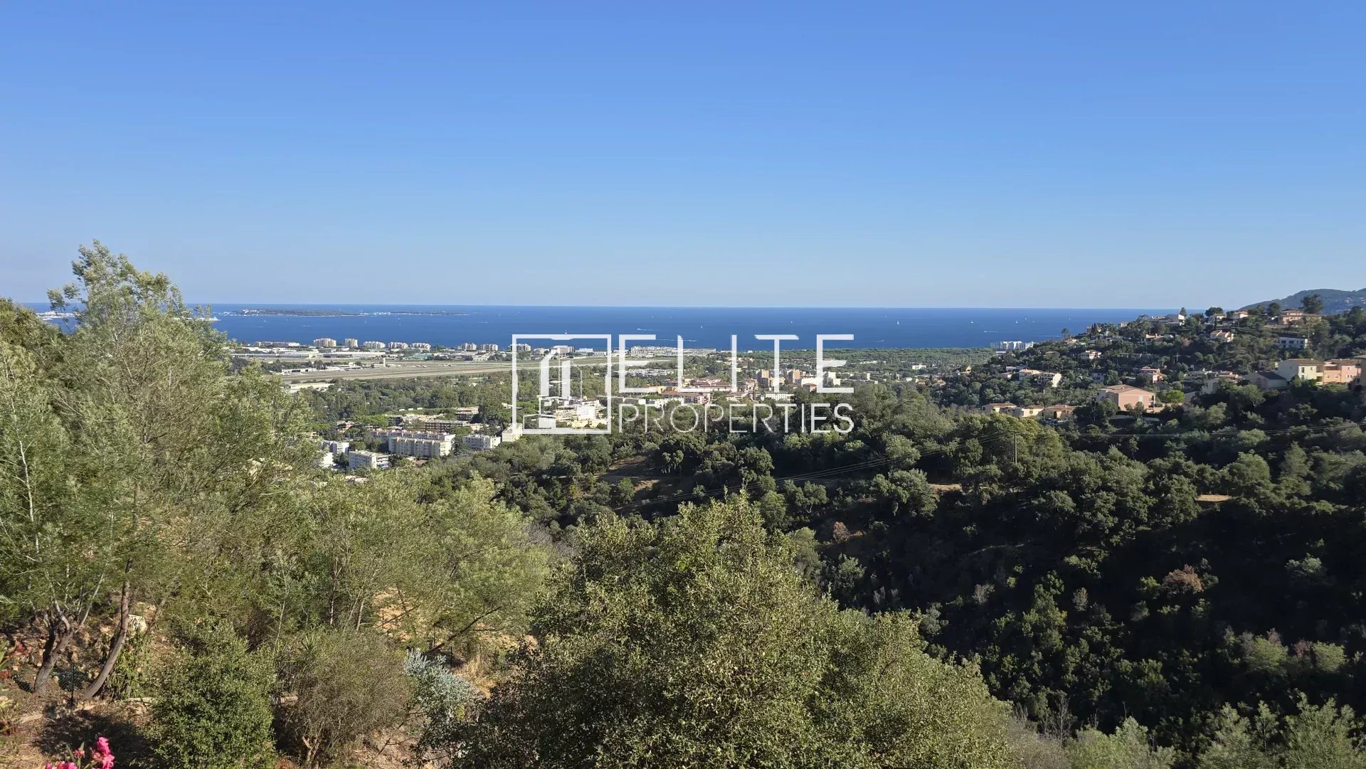 Sea view in Mandelieu-la-Napoule Panoramic view of the sea and the Lérins Islands from Mandelieu-la-Napoule.