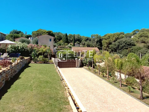 View of a renovated villa with garden and paved driveway in Vallauris.
