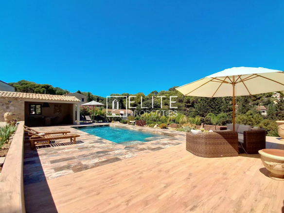 Luxury villa with swimming pool and relaxation area in Vallauris, on a plot of 1756 m².