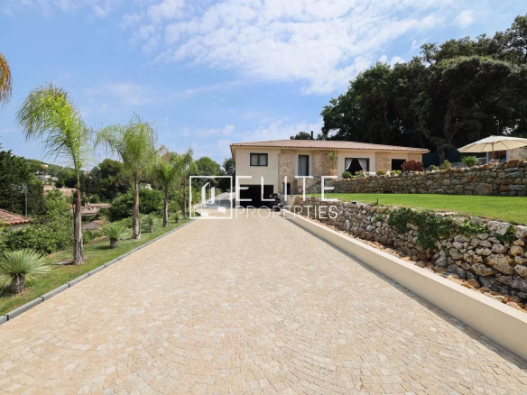 Renovated villa with garden and paved driveway in Vallauris