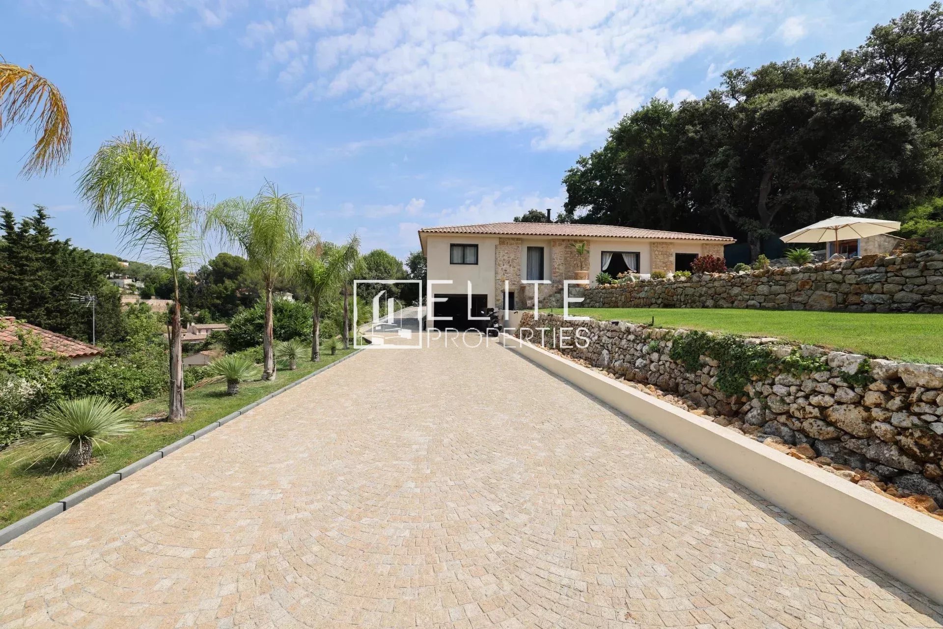 Charming villa in Vallauris Renovated villa with garden and paved driveway in Vallauris
