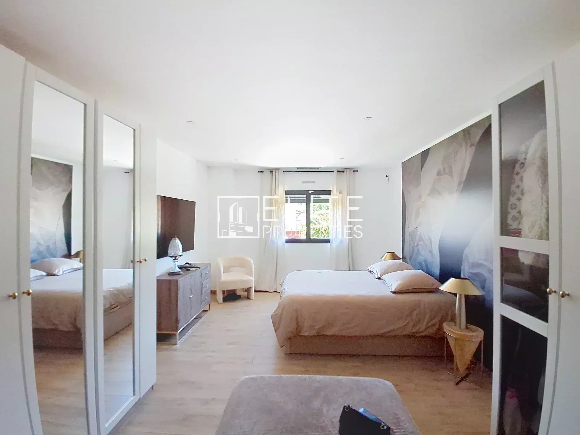 Renovated villa room in Vallauris Spacious room with double bed and modern decor, windows overlooking the outside.