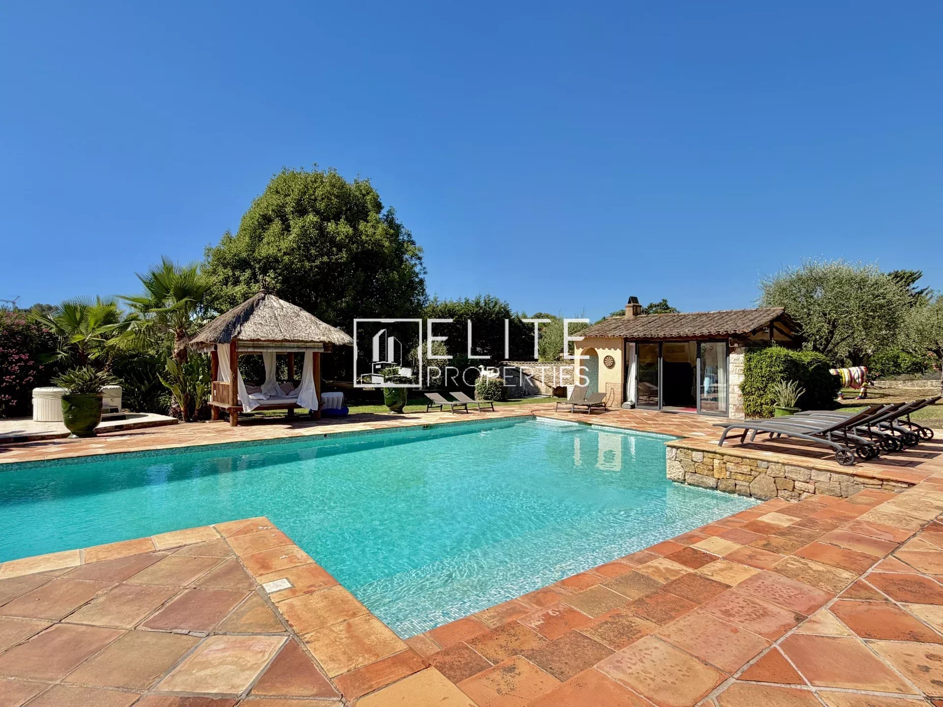 Family property with swimming pool in Mouans-Sartoux Swimming pool with relaxation area and cabin in a family property in Mouans-Sartoux