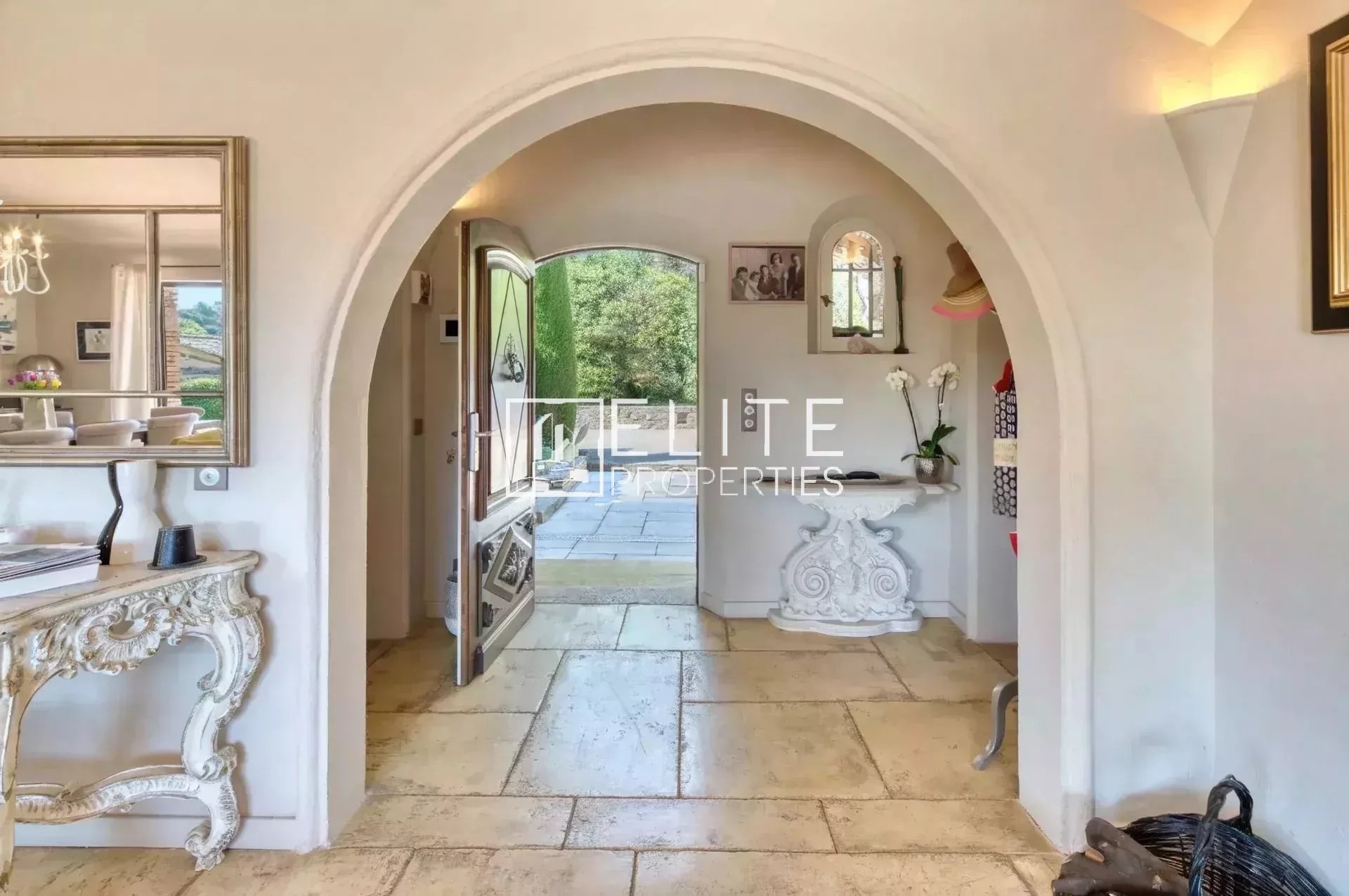 Interior of a villa in Mouans-Sartoux Interior of a villa with an arch, stone floor and access to the outside.