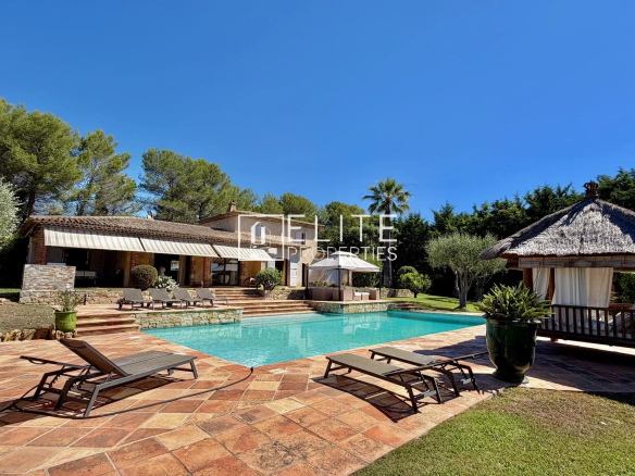 Villa with swimming pool and relaxation area in a landscaped park in Mouans-Sartoux.