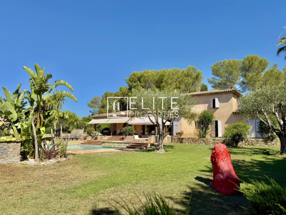 Family villa in a landscaped park in Mouans-Sartoux, surrounded by olive trees.