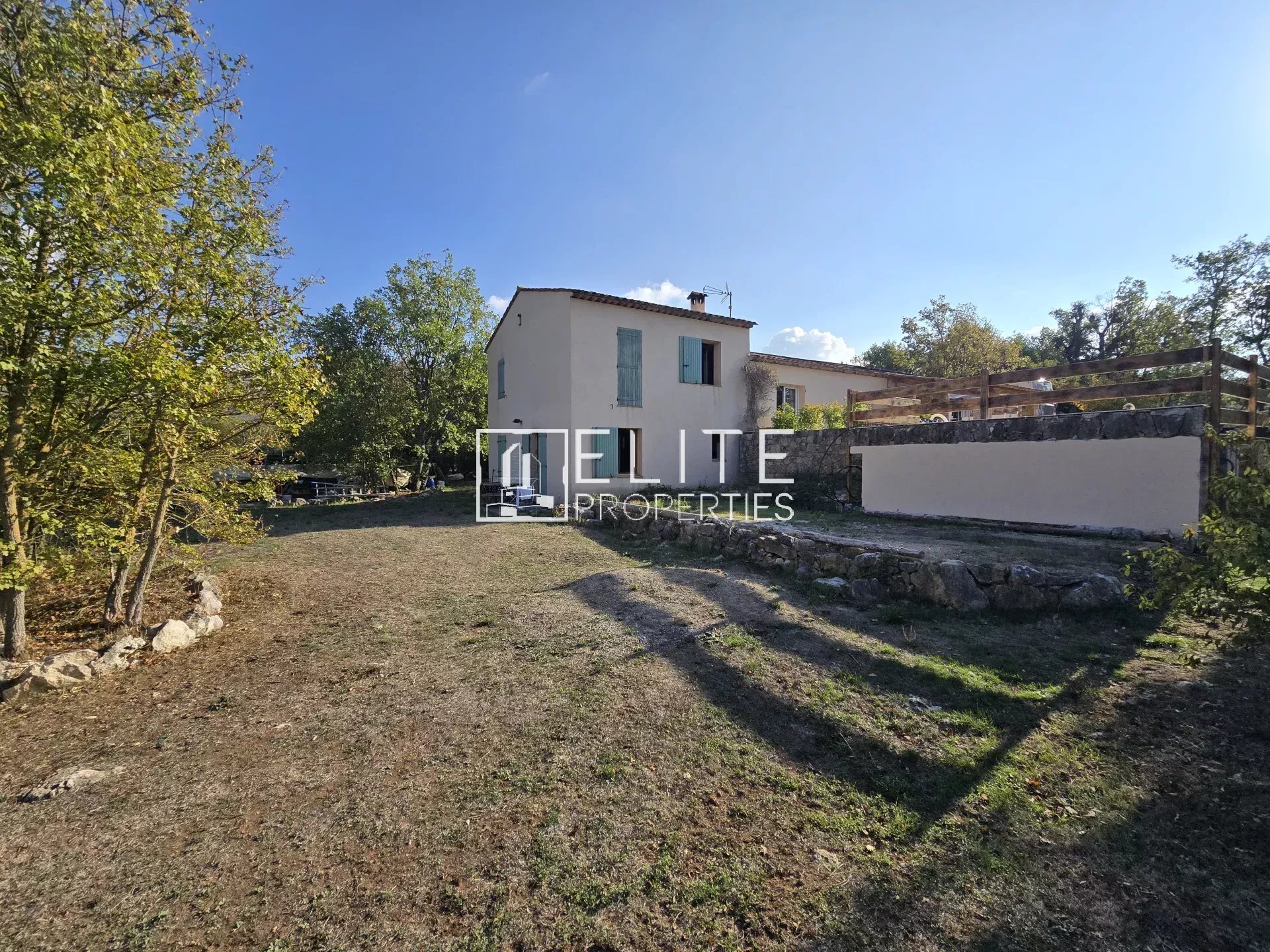 Maison de 160 m² avec piscine sur terrain de 1 700 m² à Saint-Vallier-de-Thiey.