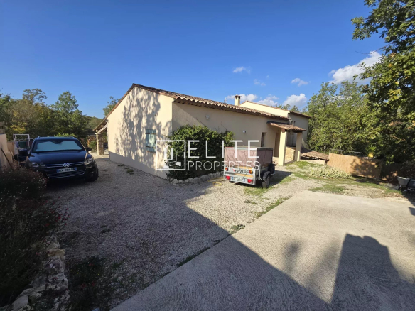 Maison de 160 m² avec piscine à Saint-Vallier-de-Thiey, vue extérieure.