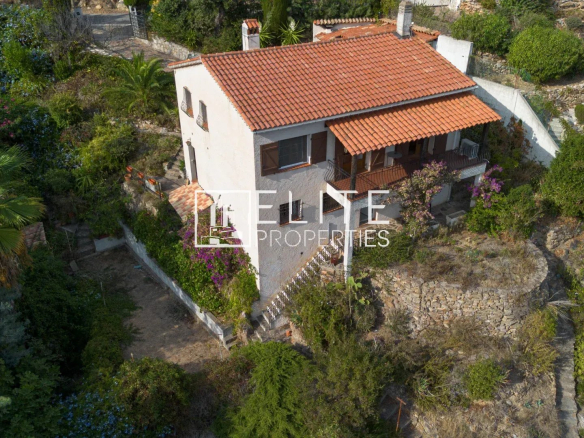 House to renovate in Mandelieu-la-Napoule, panoramic view of the sea and hills, land of 1,375 m².