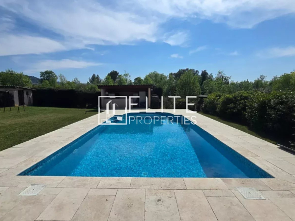 Piscine d'une maison en pierre avec jardin à Mouans-Sartoux