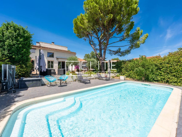 Maison avec piscine dans un domaine privé à Grasse Saint-Jacques