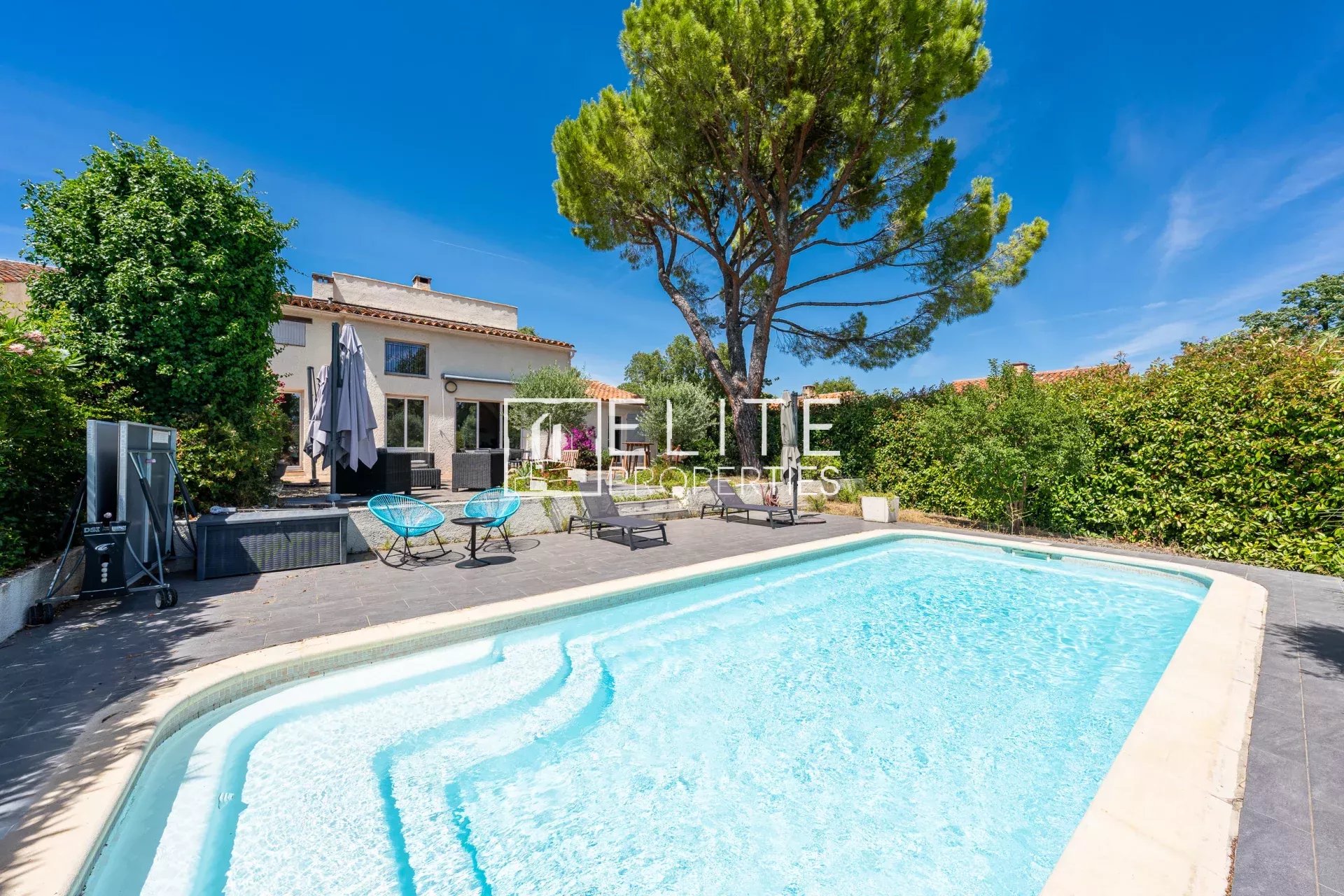 Maison à Grasse Saint-Jacques Maison avec piscine dans un domaine privé à Grasse Saint-Jacques