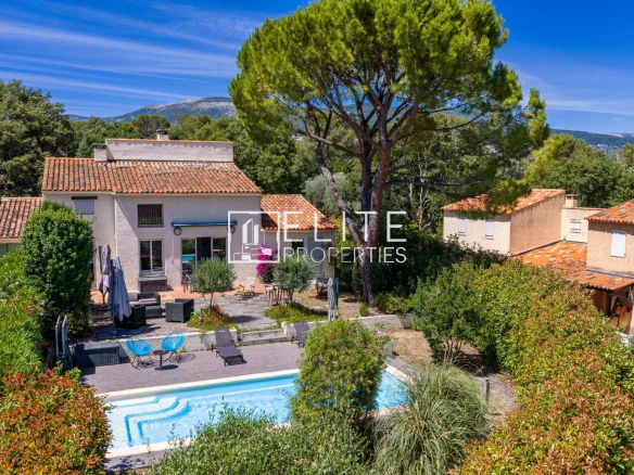 Maison jumelée avec piscine dans un domaine privé à Grasse Saint-Jacques