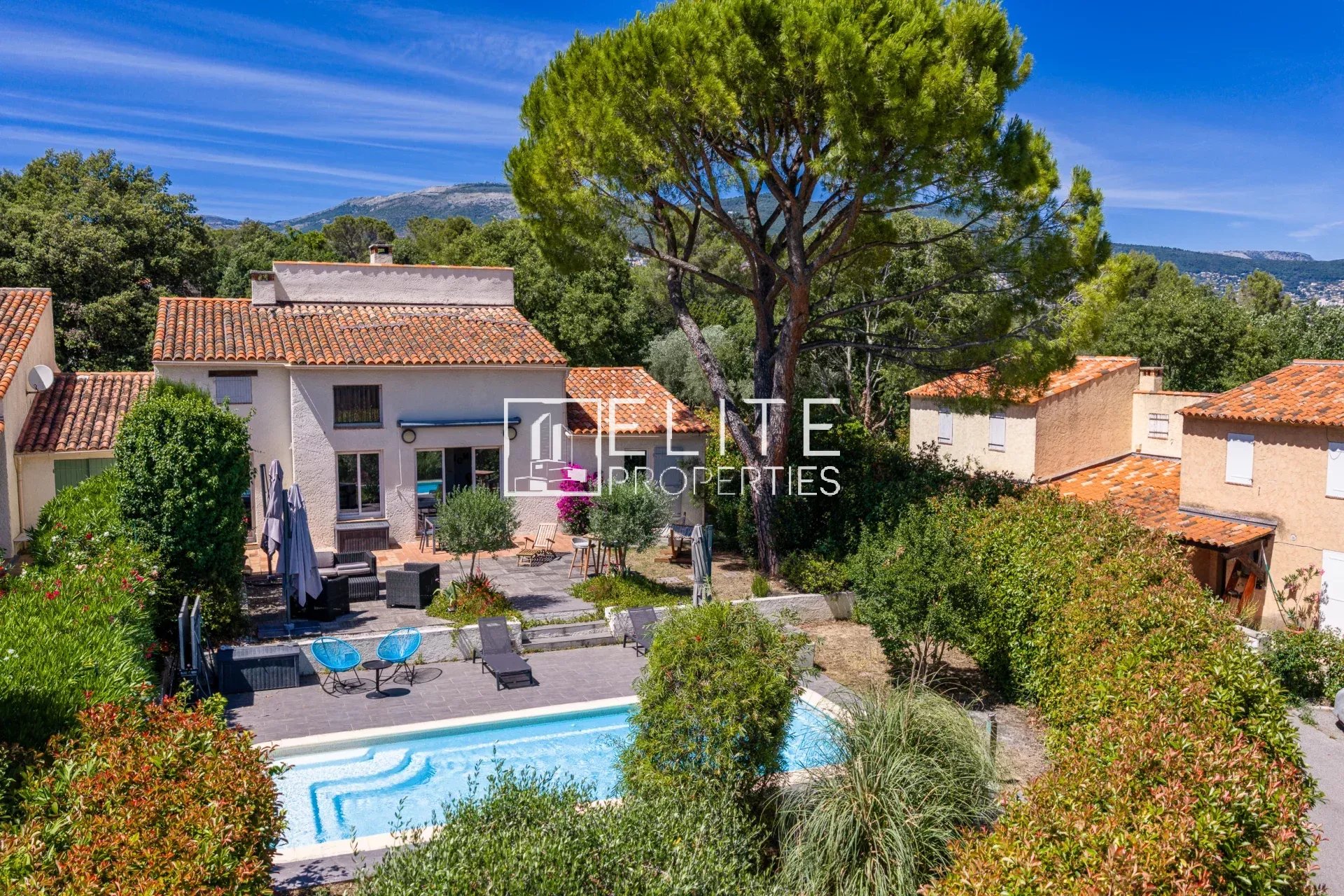 Maison à Grasse Saint-Jacques Maison jumelée avec piscine dans un domaine privé à Grasse Saint-Jacques