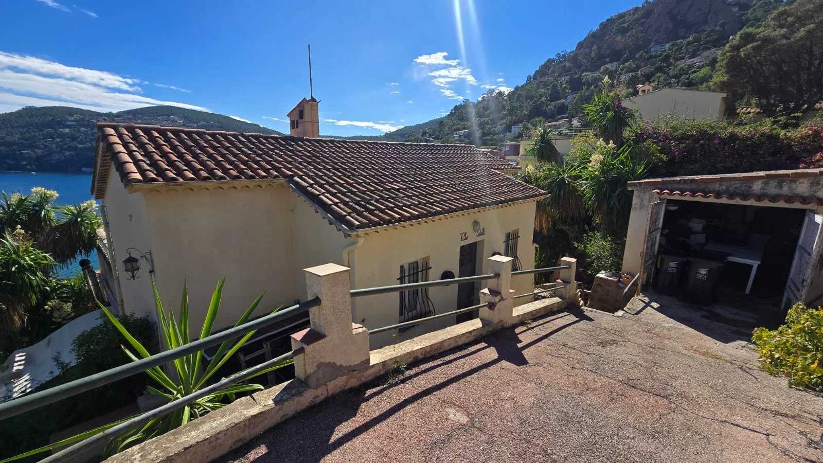 Maison 4 pièces à Théoule-sur-Mer Maison à rénover de 122 m² avec vue mer à Théoule-sur-Mer, terrain de 1280 m².