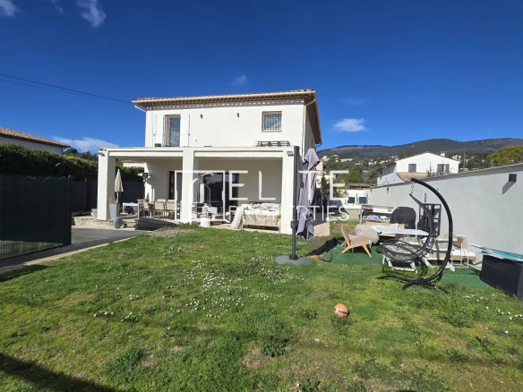 Maison de 7 pièces avec jardin à Grasse, vue sur les montagnes.