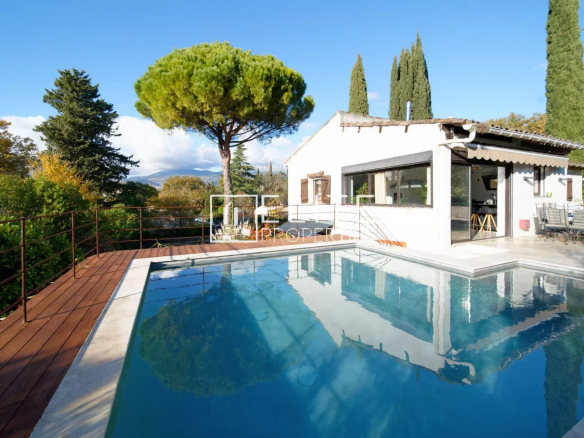 Luxury real estate photo | Charming Properties