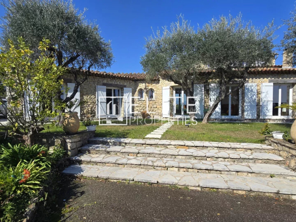 Renovated stone villa with garden and swimming pool in Tanneron
