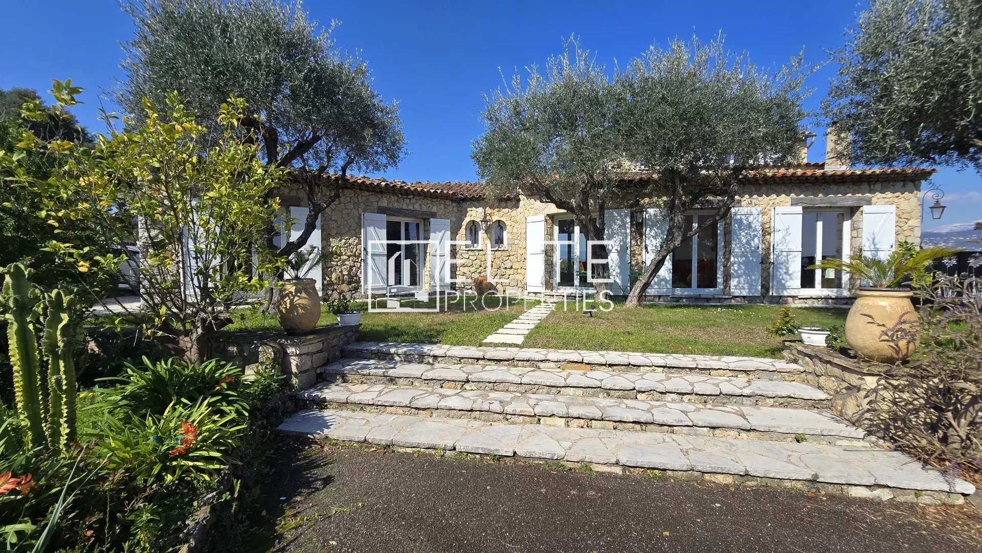 Villa 7 pièces à Tanneron Villa en pierre rénovée avec jardin et piscine à Tanneron