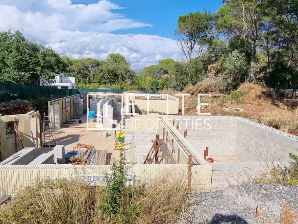 BUILDING LAND 2777m² MOUANS-SARTOUX
