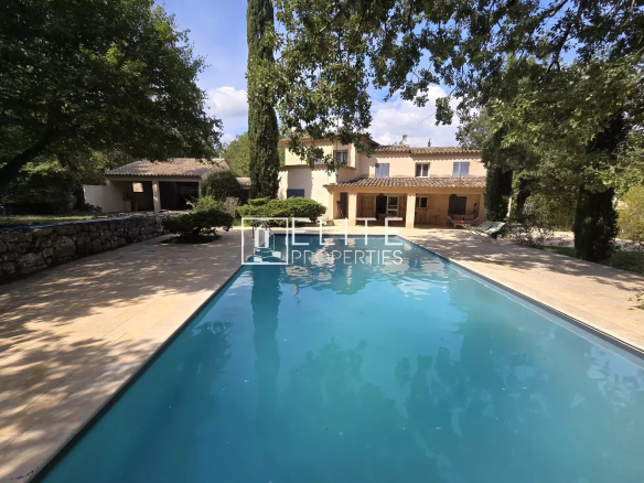 HOUSE 200m² ON 8347m² OF LAND TOURRETTES
