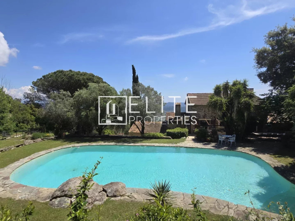 TANNERON – MAS DE 270m², VUE MER & TERRAIN DE 30 HECTARES