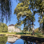 Château édifié sur plusieurs siècles, plan d’eau, piscine, dépendance, tennis, écurie..