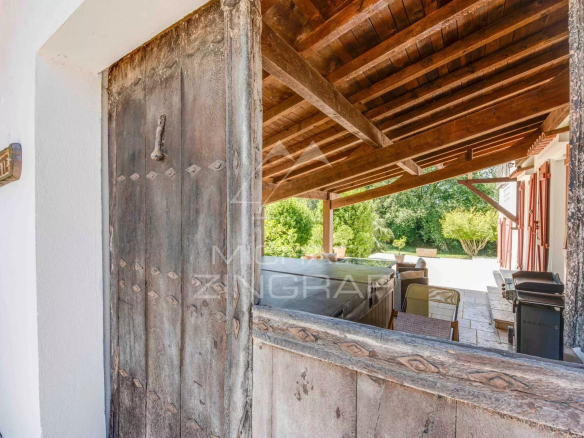 Entre mer et montagnes, ancienne ferme en lisière de forêt / 7 hectares Pays-Basque
