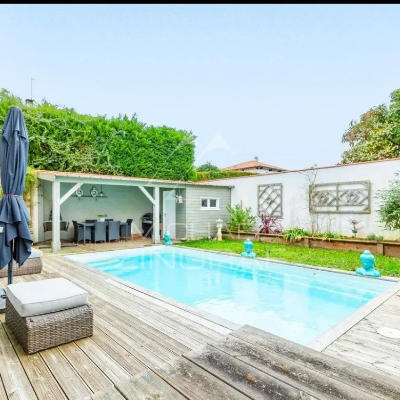 Dernier étage – Appartement 4 pièces neuf avec vue mer à Antibes