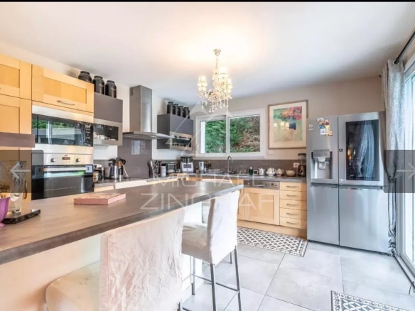 Modern and bright kitchen in a 4-room apartment with central island and recent appliances.