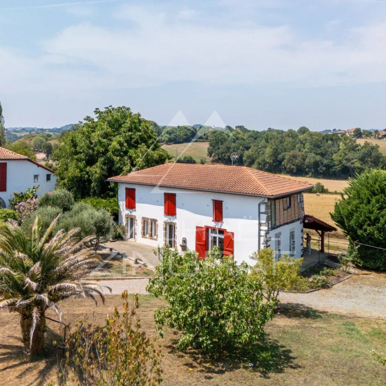 Luxury real estate photo | Charming Properties