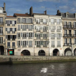 Bel immeuble de rapport avec murs commerciaux en plein centre de Bayonne et proche Nive