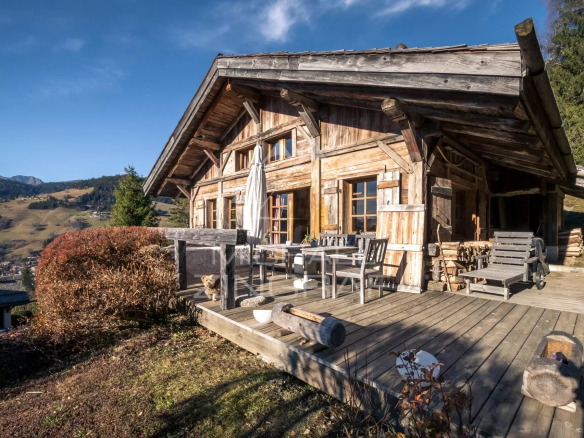 Authentique chalet en vieux bois, proche centre, “privacy” – Terrain constructible Premium