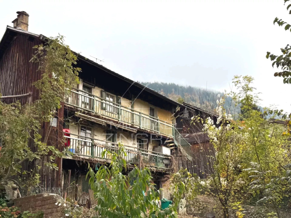 Chalet a rénover – Centre Saint-Gervais-Les-Bains – Tout à pied – Calme & vue dégagée