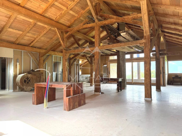 Ferme ancienne rénovée Combloux – Vue panoramique – Séjour cathédrale et huit chambres