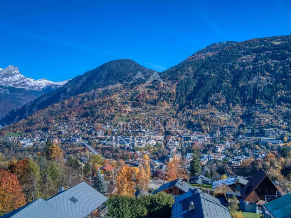 Terrain constructible – Centre Saint-Gervais-Les-Bains – Tout à pied – Calme & vue dégagée