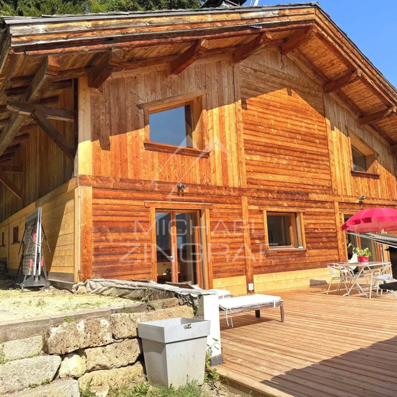 Ferme ancienne rénovée Combloux – Vue panoramique – Séjour cathédrale et huit chambres
