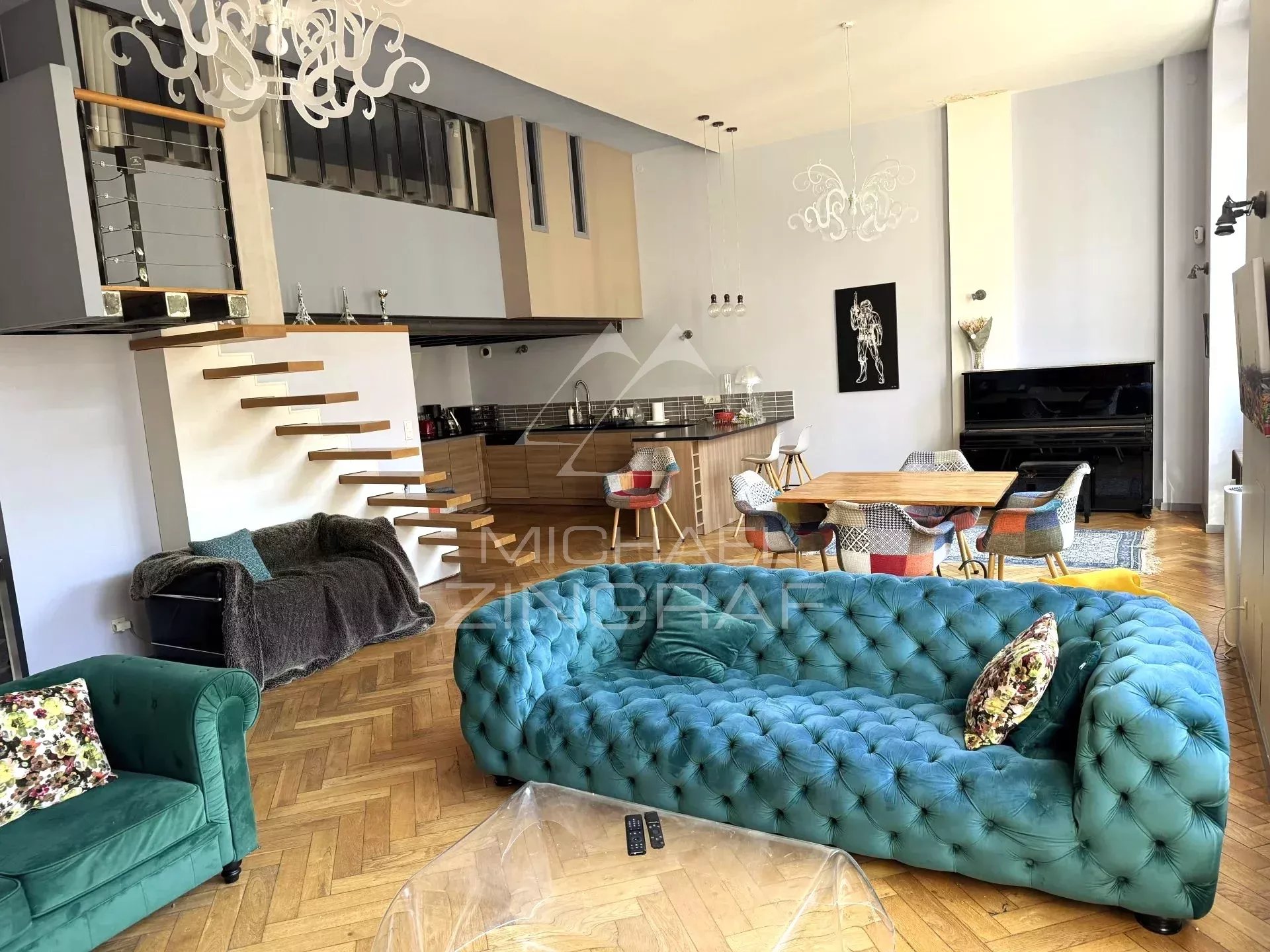 Renovated family loft with spacious living room and open kitchen in Lyon 6th, Place Puvis de Chavannes.
