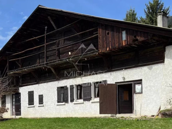 Old farmhouse to renovate with views of Mont Blanc in Megève, two levels and 2400 m2 of land.