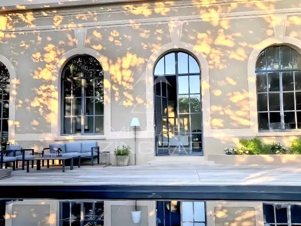 Maison bourgeoise avec orangerie, piscine, parc arboré, puits