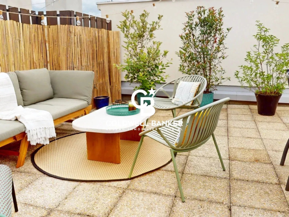 Elegant 5 -room apartment on the top floor with its roof top terrace!