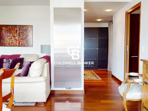 Elegant 5 -room apartment on the top floor with its roof top terrace!