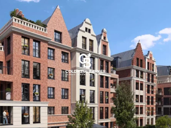 Beautiful, bright 3-room apartment on the 4th floor, just steps from the Town Hall!