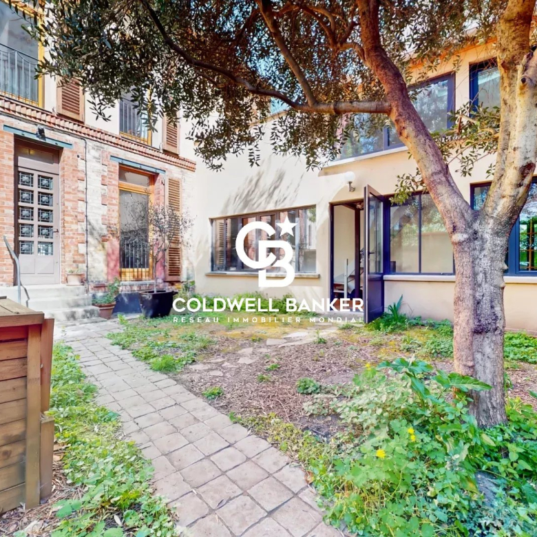 Contemporary villa with panoramic views