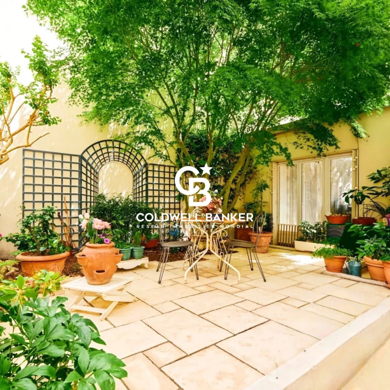 Top floor apartment with 100m² terrace